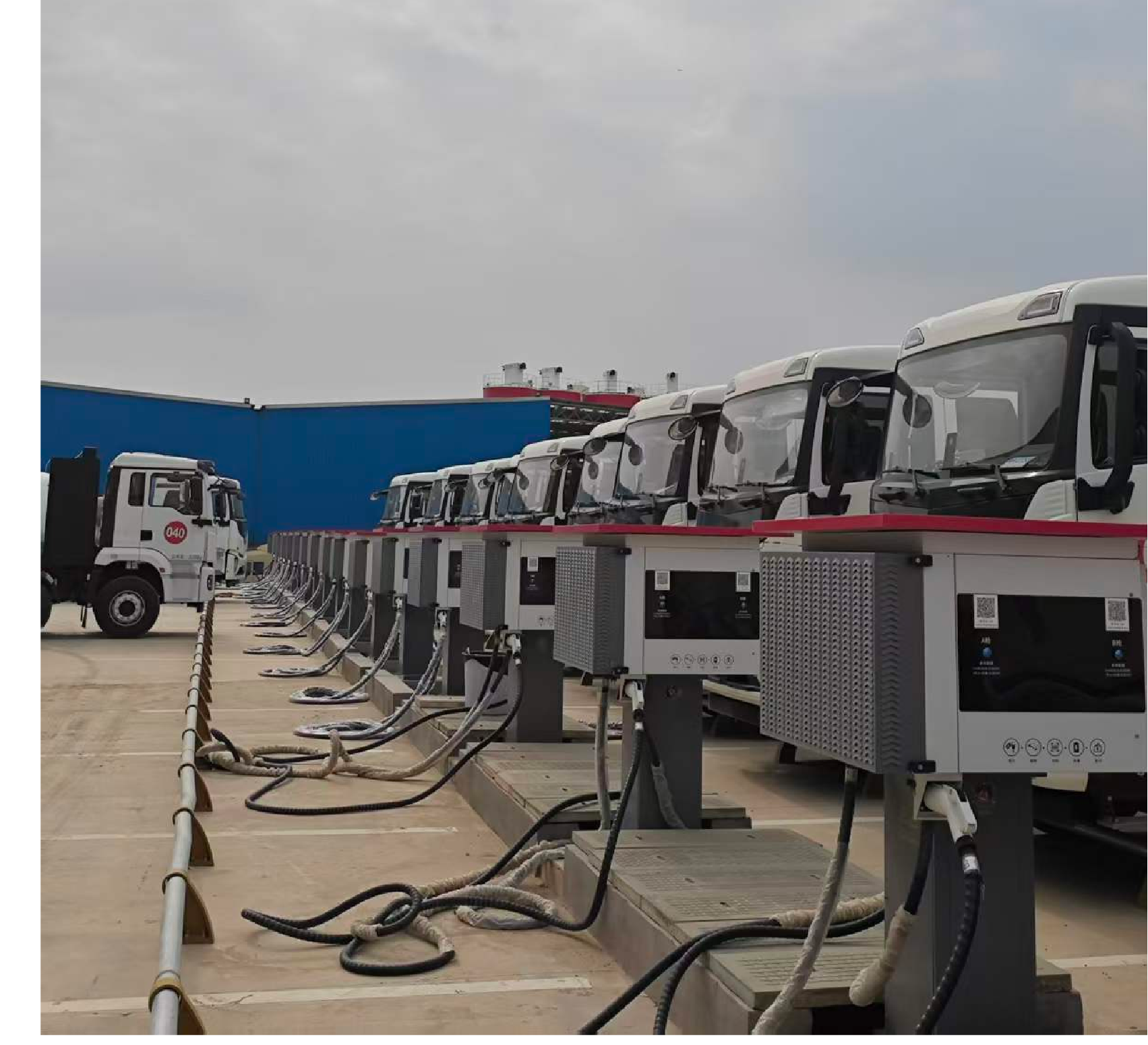 深圳某重卡超充站