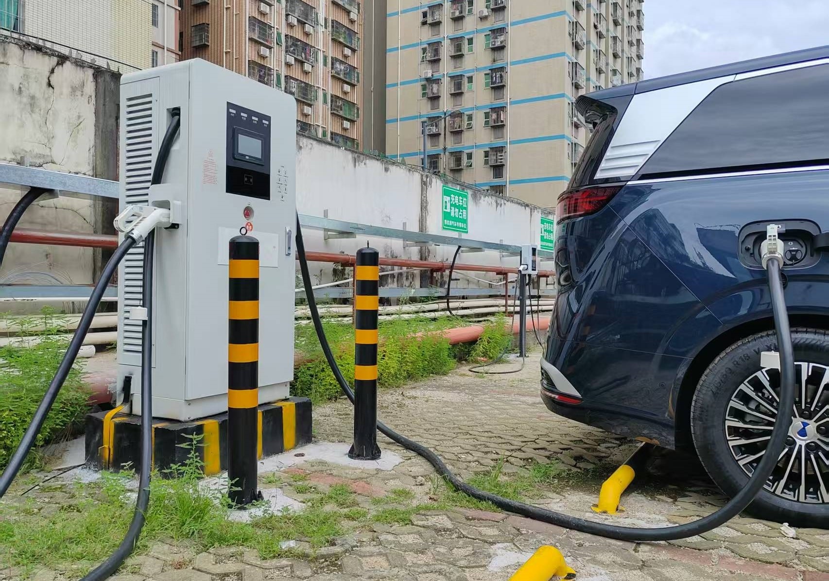 強(qiáng)強(qiáng)聯(lián)合 共筑綠色出行新標(biāo)桿--我司120KW直流快充樁落地裕同集團(tuán)